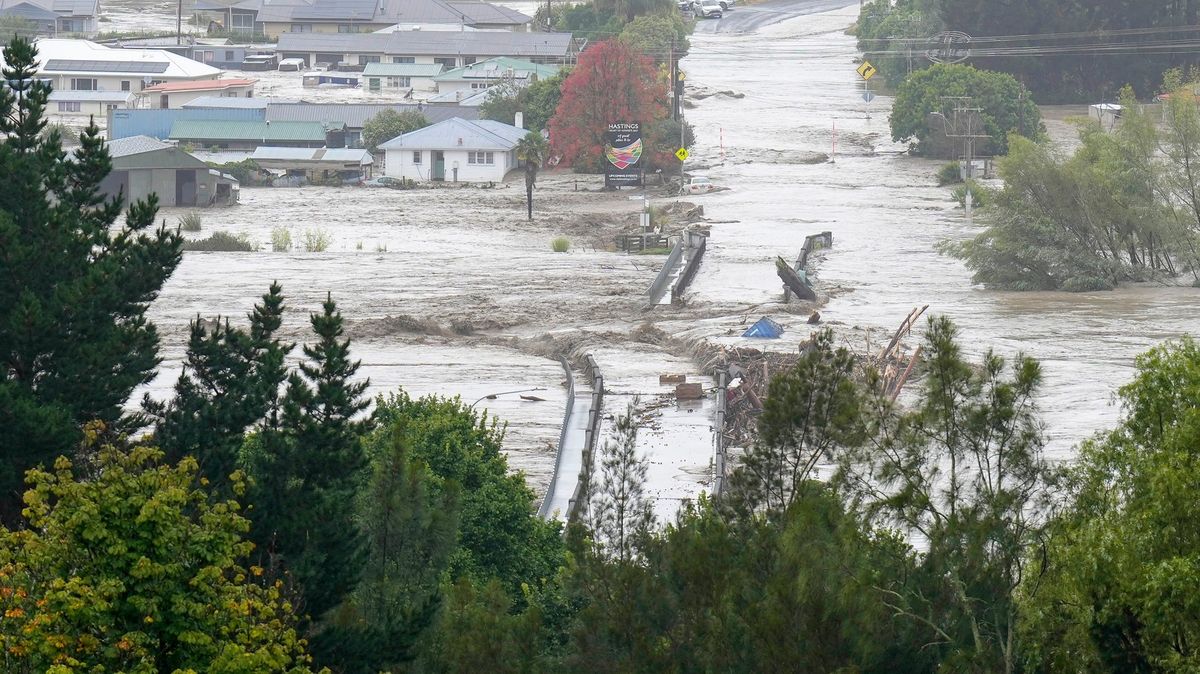 Nový Zéland sčítá oběti po silné bouři. A varuje před příchodem dalších